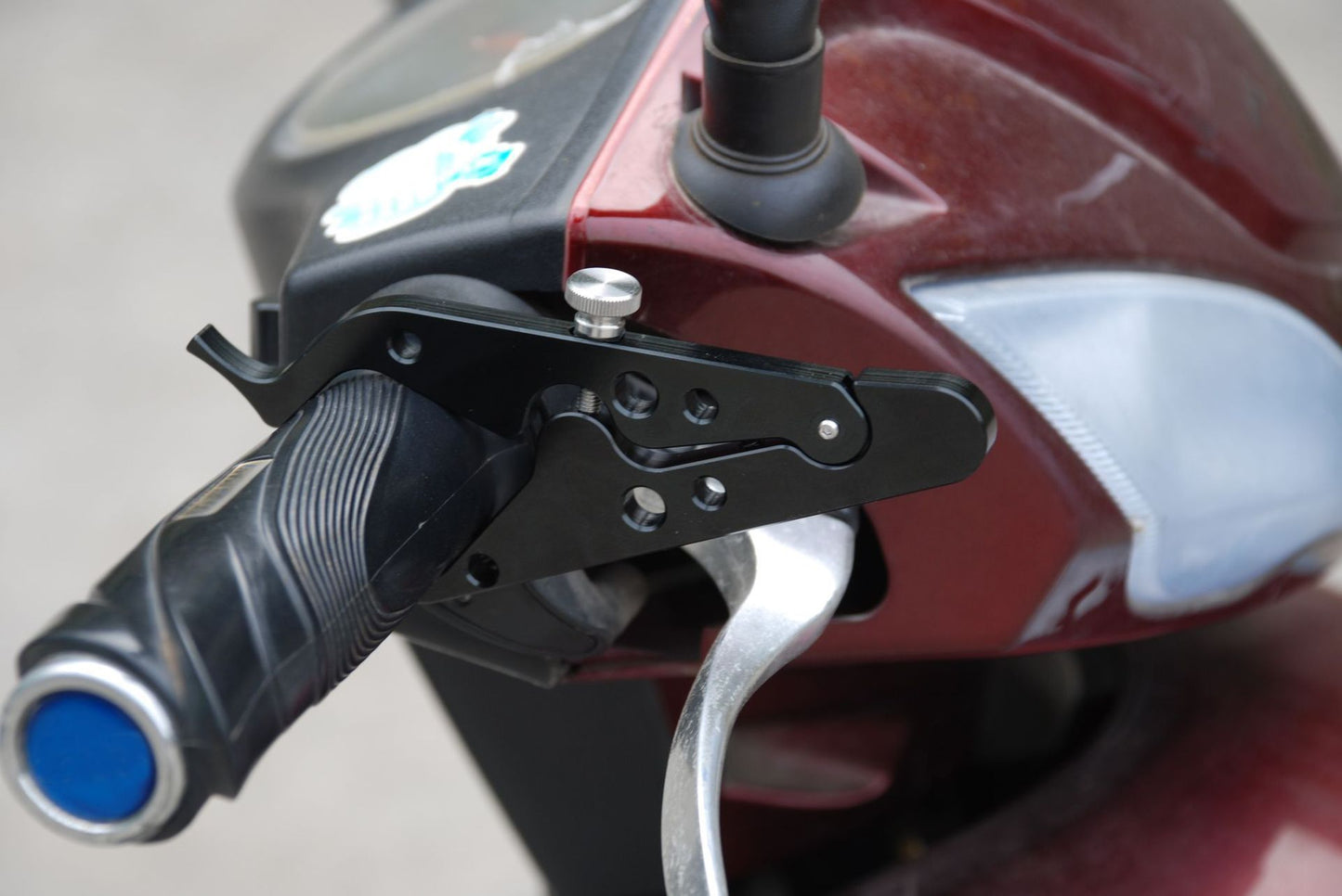 Fixed speed throttle card of motorcycle
