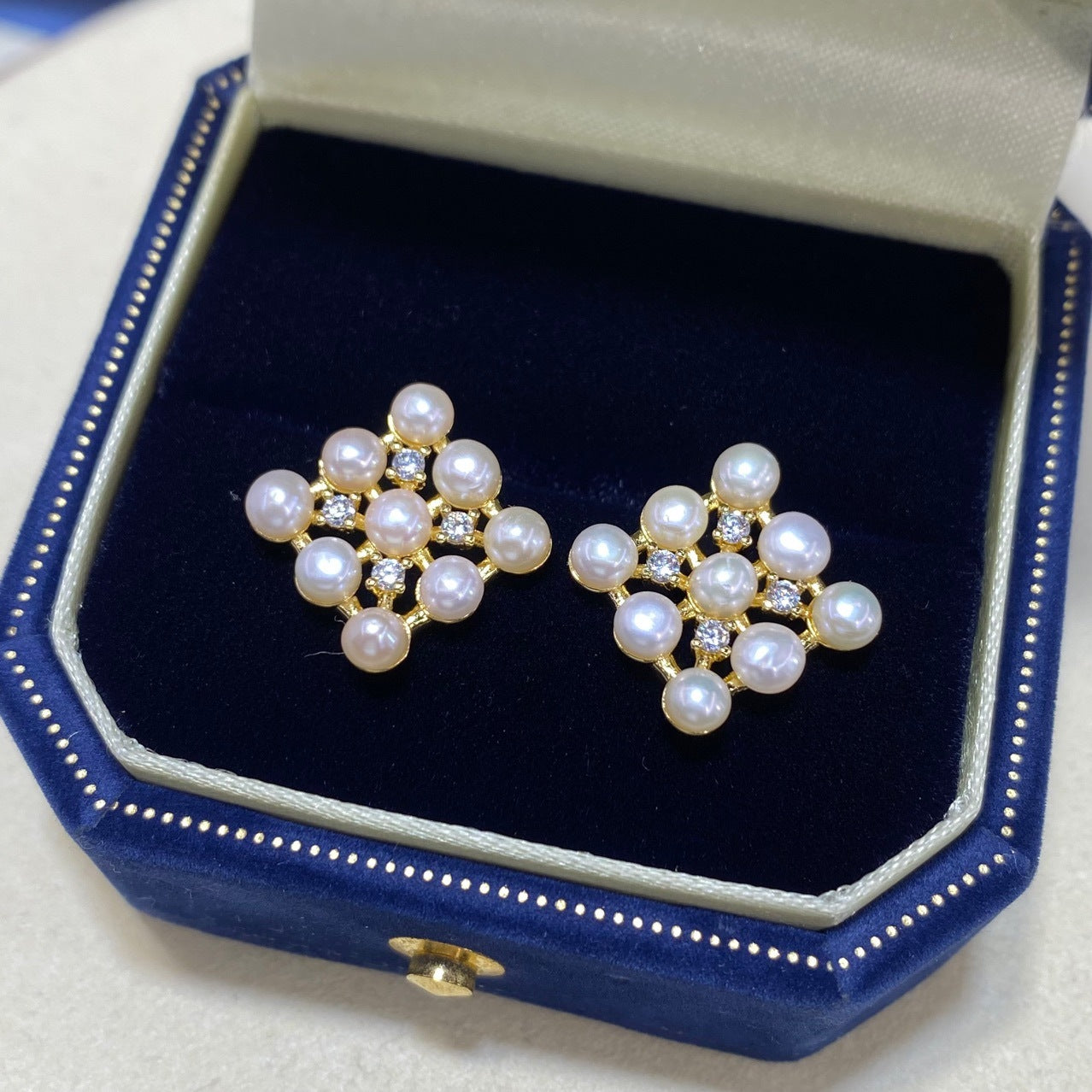 Light Luxury Natural Freshwater Pearl Ear Studs