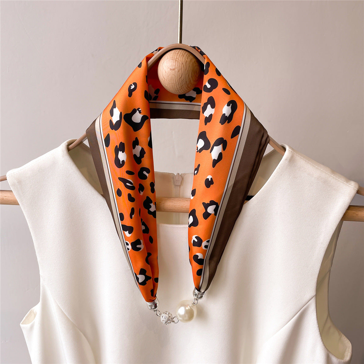 Women's Day Magnetic Suction Convenient Small Silk Scarf Popular