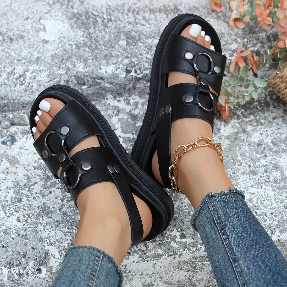 Rivet Sports Sandals Fashionable Beachwear