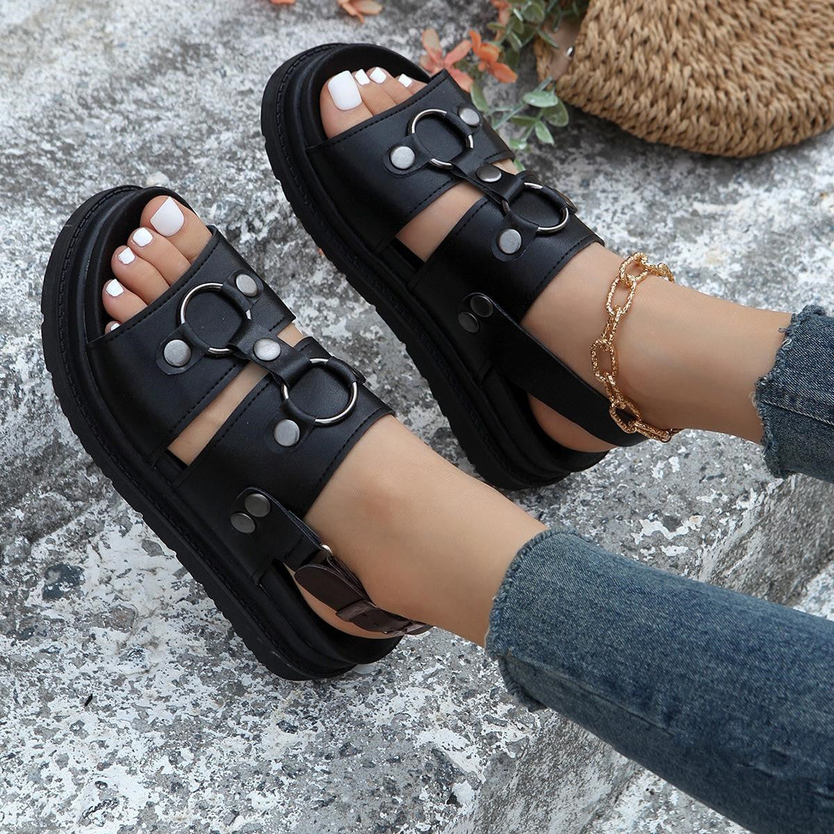 Rivet Sports Sandals Fashionable Beachwear