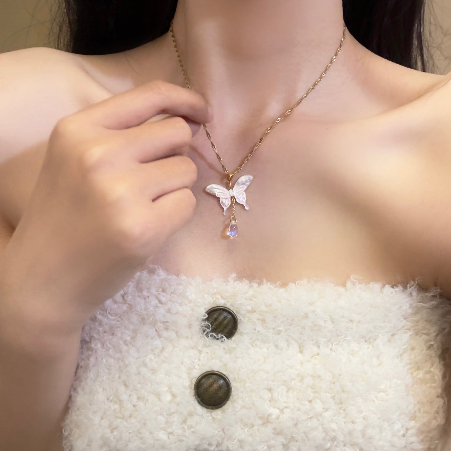 Natural White Lip Shell Butterfly Cold Niche Beaded Necklace